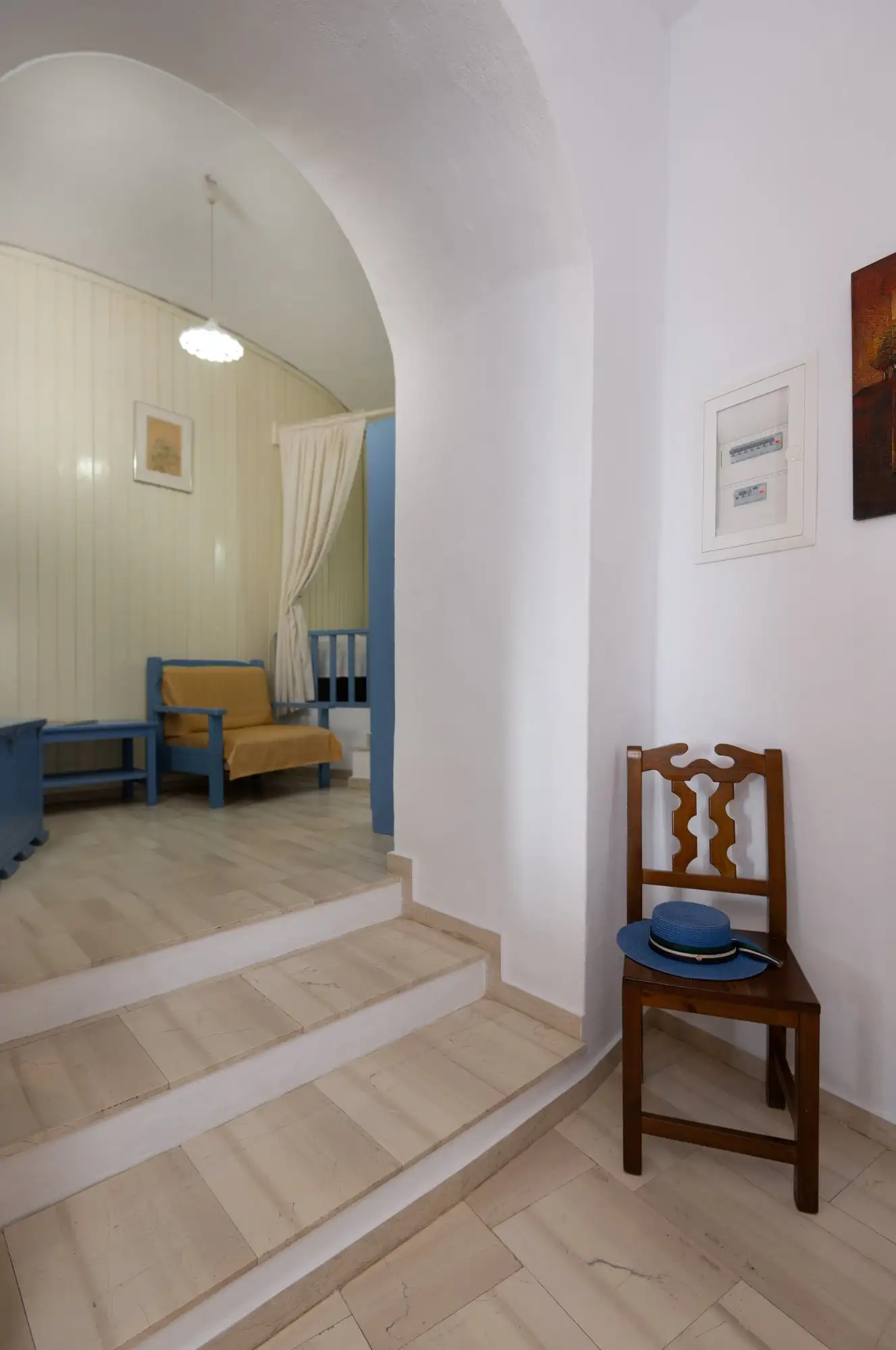 Διαμέρισμα Eos: καμάρα και σκαλοπάτια ανάμεσα στους χώρους